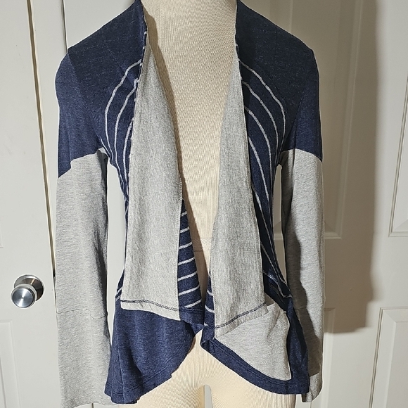 People Like Frank Open Women's Navy & Gray Striped Sweater. USA. - Picture 1 of 8